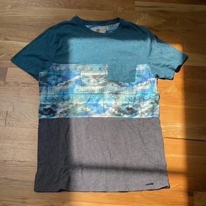 Men’s on the byas Aztec pattern tee